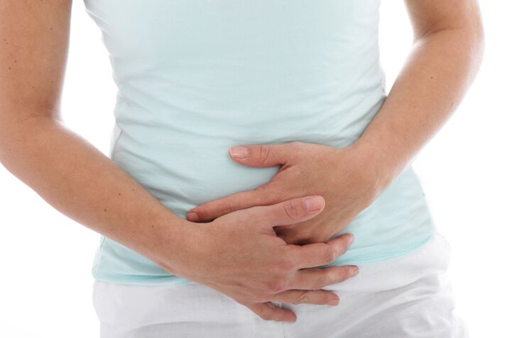 Uno dei segni di cistite in una donna è un dolore fastidioso nella parte inferiore dell'addome